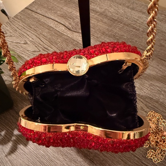 NWOT Elegant Red Heart-Shaped Braided Accent Sequins Clutch - Picture 4 of 9